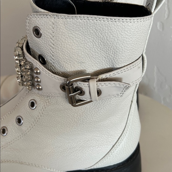 Karl Lagerfeld, Paris cream Moto Biker boot. Size 9 - Picture 8 of 10